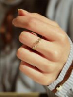 Immagine di Anello con zirconi