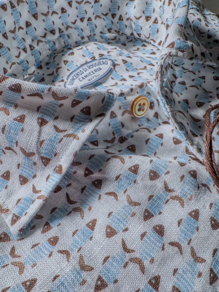 Immagine di Camicia in lino bianca con fantasia marittima