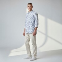 Immagine di Camicia in lino bianca con fantasia floreale blu