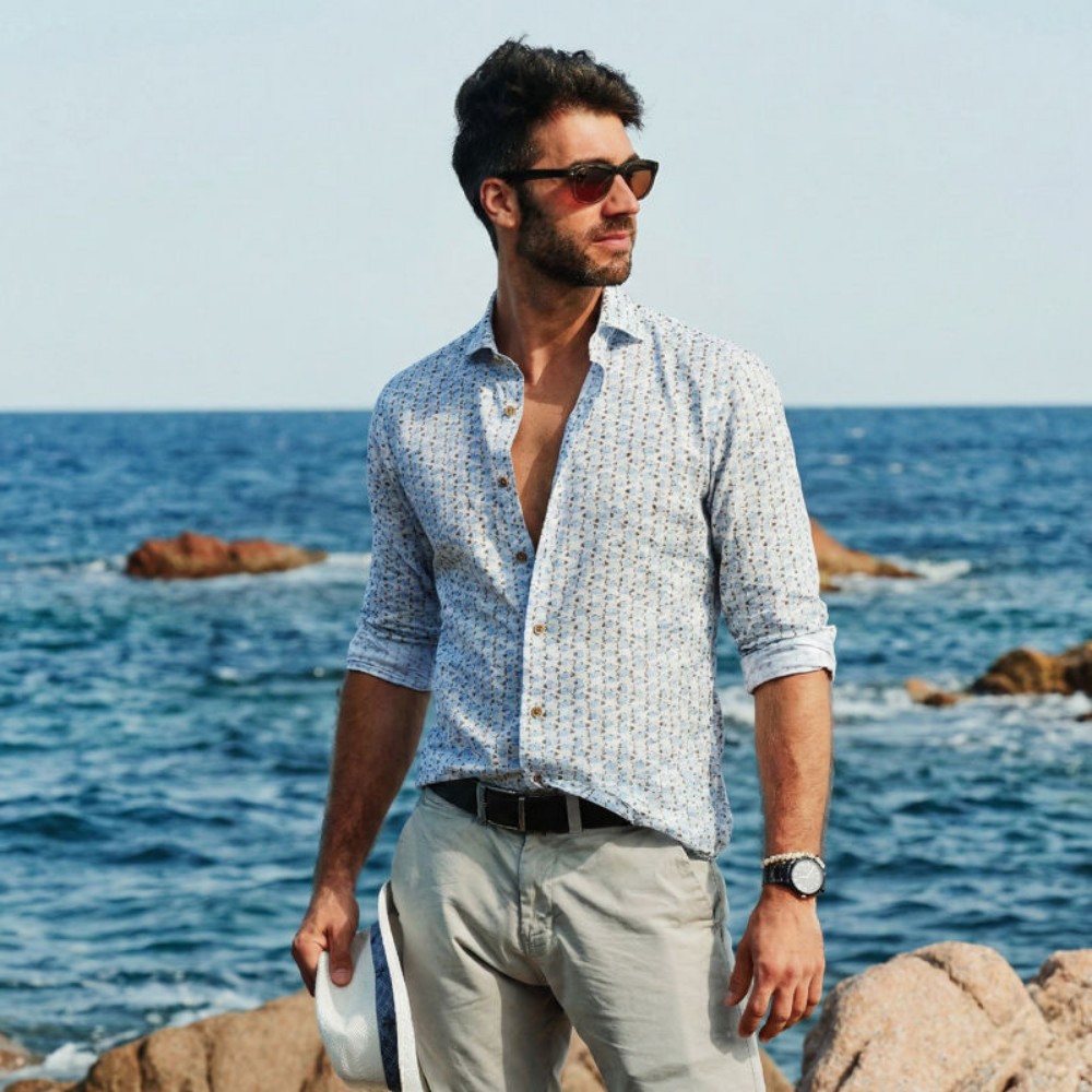 Immagine di Camicia in lino bianca con fantasia marittima