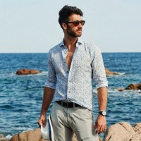 Immagine di Camicia in lino bianca con fantasia marittima