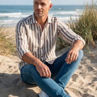 Immagine di Camicia in cotone e lino a righe bianche e marroni 