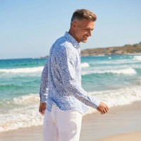 Immagine di Camicia in cotone azzurra con fantasia floreale bianca