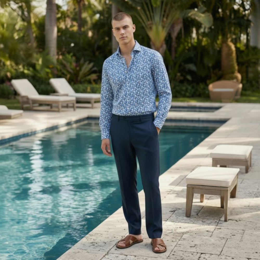 Immagine di Camicia in lino blu  fantasia con fantasia floreale azzurra e bianca