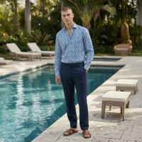 Immagine di Camicia in lino blu  fantasia con fantasia floreale azzurra e bianca