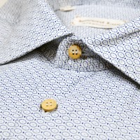 Immagine di Camicia in cotone  bianca con fantasia azzurra
